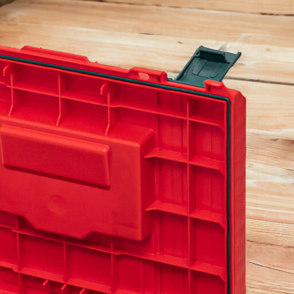 Qbrick System PRO Toolbox 2.0 RED ULTRA HD Valigia portautensili personalizzata 450 x 260 x 240 mm 19 l impilabile IP54 con 3 scomparti e ripiano